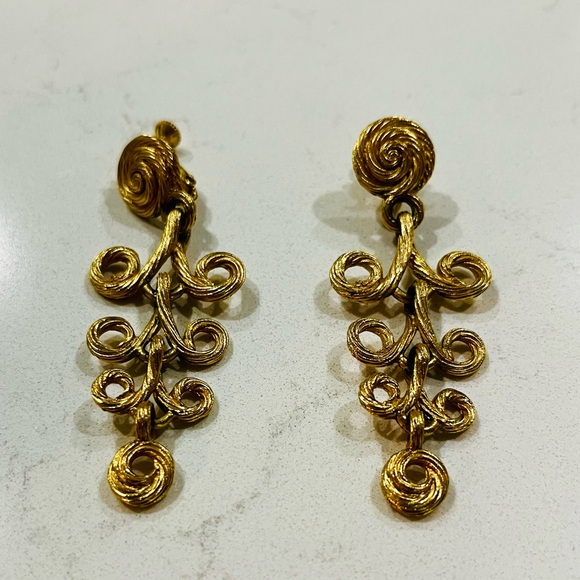 Vintage Gold Tone Rope Twist Dangle Drop Clip on Earrings 2 5/8”, EUC - Picture 9 of 13